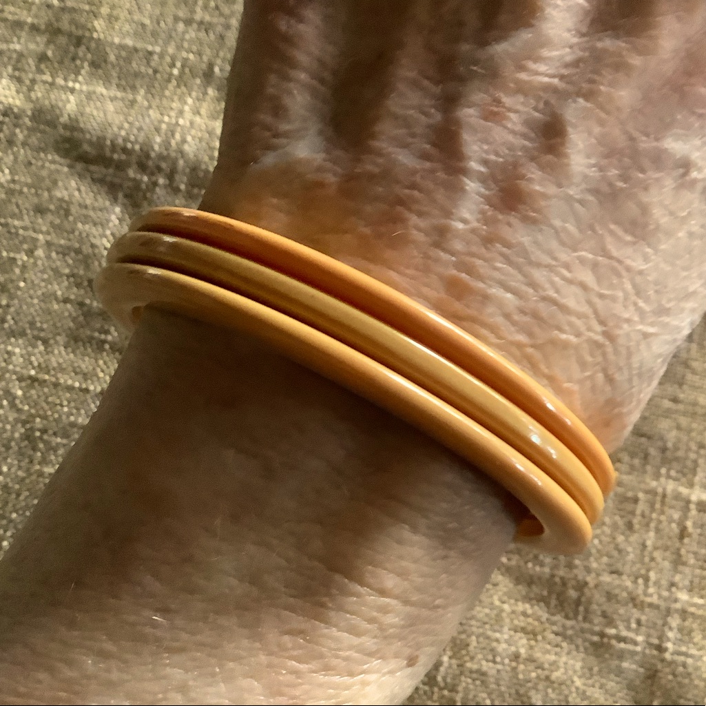 Authentic Vintage Bakelite Set Of 3 Cream Corn Bangles 60$